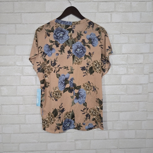 envision studio NWT floral tee - Picture 10 of 13